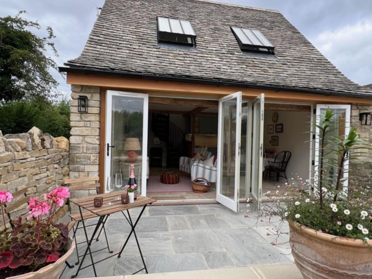 Idyllic Secluded Hideaway With Countryside Views On The Edge Of The Cotswolds Villa Hailey ภายนอก รูปภาพ