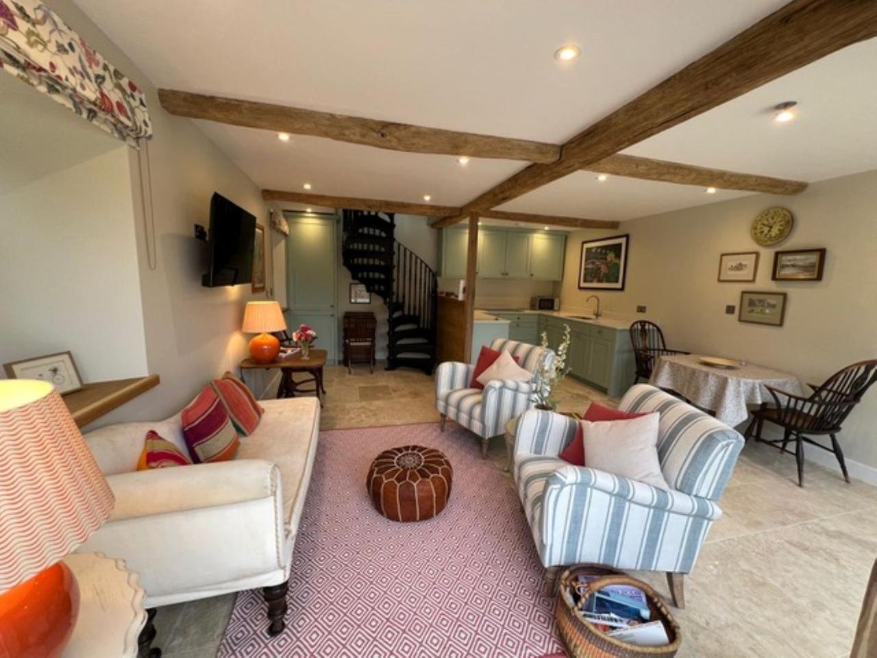 Idyllic Secluded Hideaway With Countryside Views On The Edge Of The Cotswolds Villa Hailey ภายนอก รูปภาพ