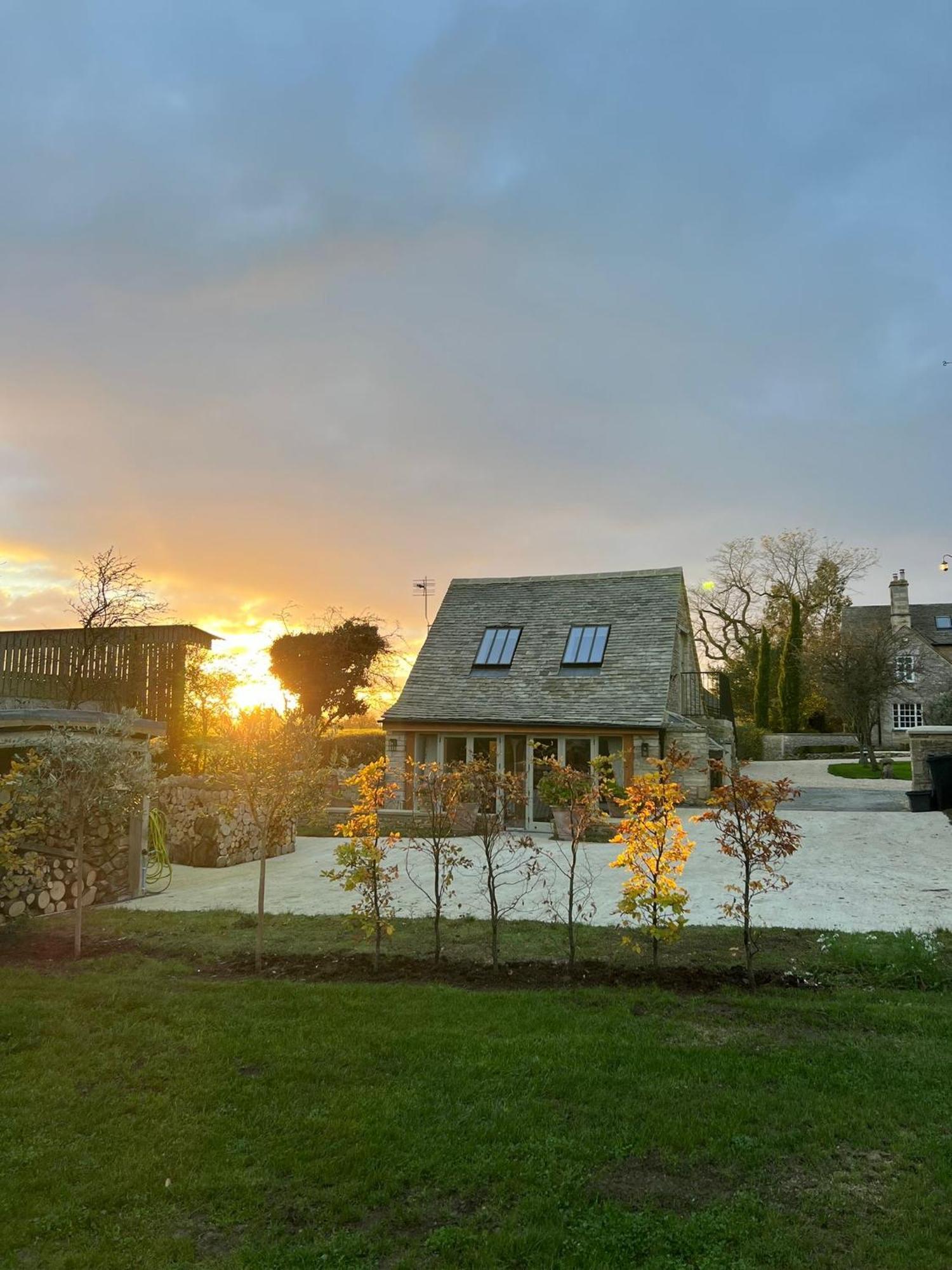 Idyllic Secluded Hideaway With Countryside Views On The Edge Of The Cotswolds Villa Hailey ภายนอก รูปภาพ